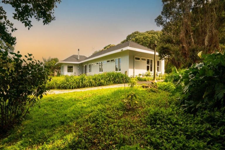 Photo of property in 43 Moana Road, Okitu, Gisborne, 4010