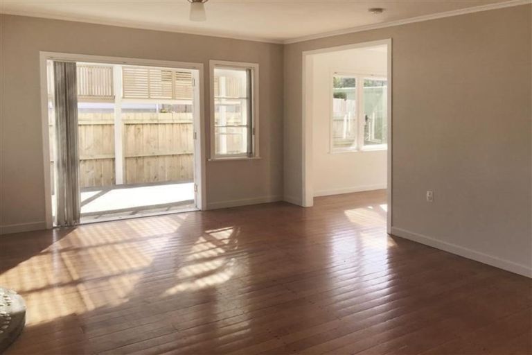 Photo of property in 11 Surrey Street, Manurewa, Auckland, 2102