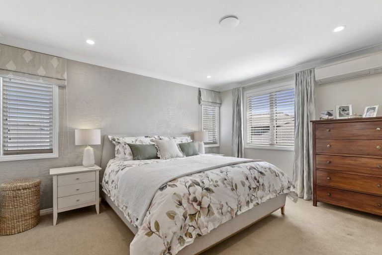 Photo of property in 2 Glen Bridge Lane, Harewood, Christchurch, 8051