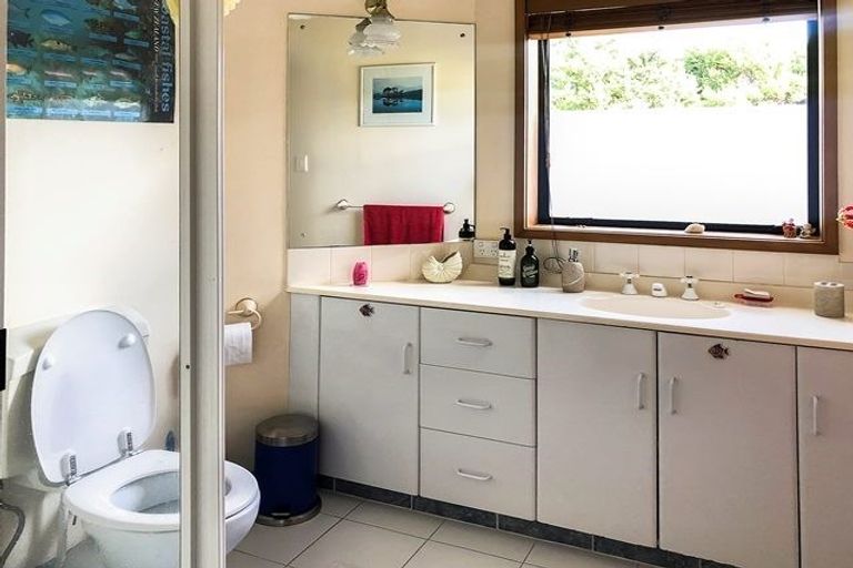 Photo of property in 9 Poaka Place, Beach Haven, Auckland, 0626