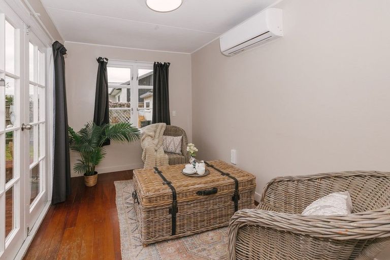 Photo of property in 14 Trent Avenue, Hokowhitu, Palmerston North, 4410