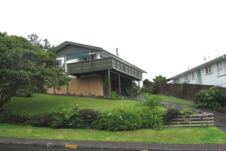 Photo of property in 21 Lucinda Place, Glen Eden, Auckland, 0602