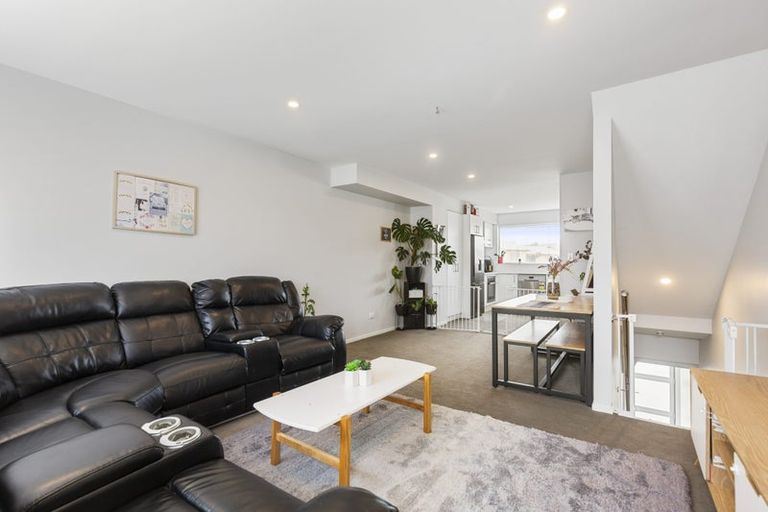 Photo of property in 5/11 Ray Small Drive, Papakura, 2110