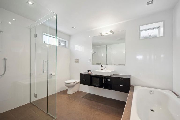 Photo of property in 12a Eastcliffe Road, Castor Bay, Auckland, 0620