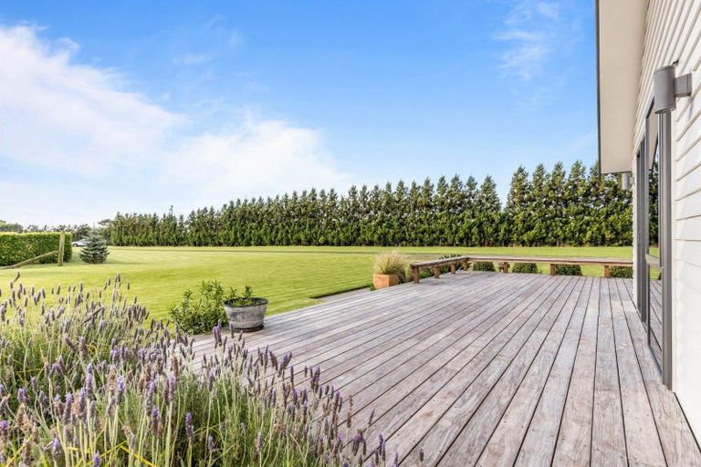 Photo of property in 39 Kairau Road East, Brixton, New Plymouth, 4373