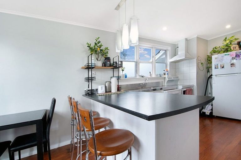 Photo of property in 30 Norcross Avenue, Henderson, Auckland, 0612