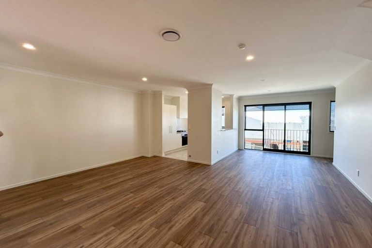 Photo of property in 17/69 Target Road, Totara Vale, Auckland, 0629