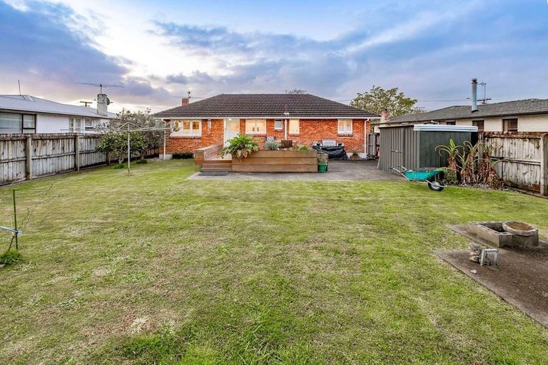 Photo of property in 1/5 Hill Crescent, Papakura, 2110