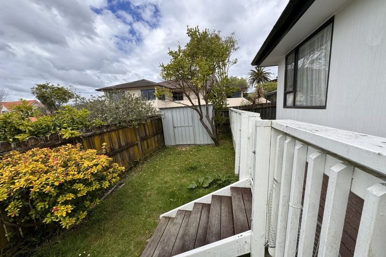 Photo of property in 1/39 Caribbean Drive, Unsworth Heights, Auckland, 0632