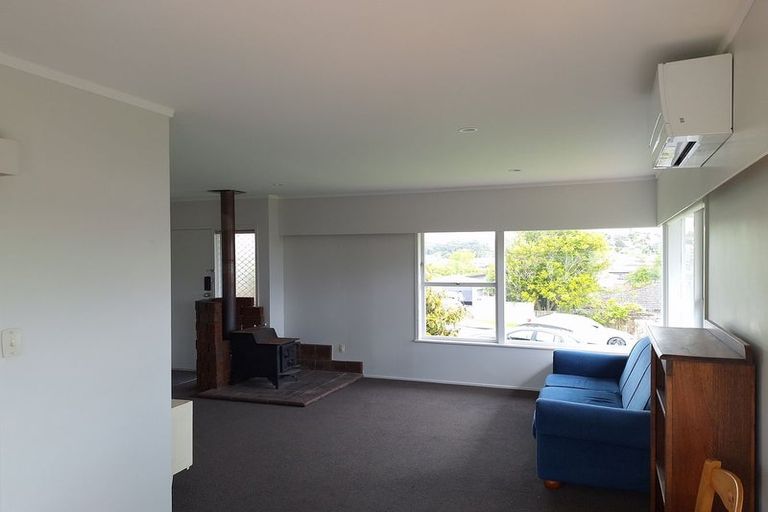 Photo of property in 2 Anne Road, Hillcrest, Auckland, 0627