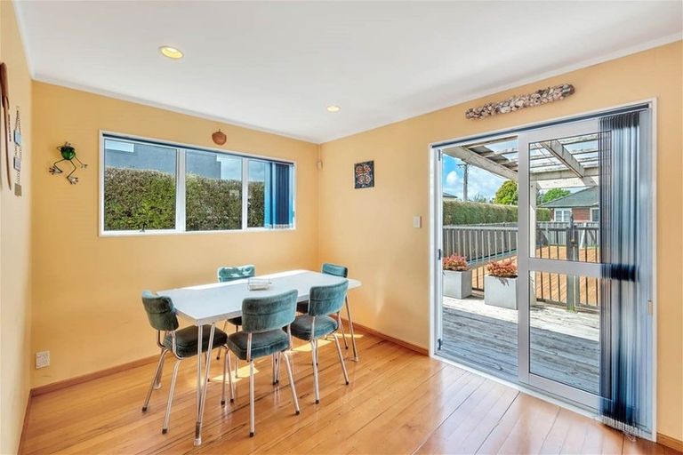 Photo of property in 35 Harrington Road, Henderson, Auckland, 0610