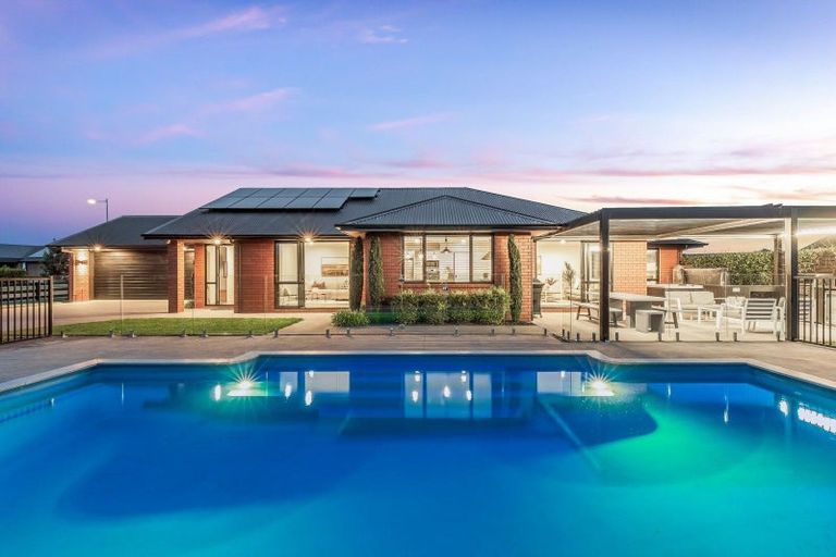 Photo of property in 15 Moemoea Place, Cambridge, 3434