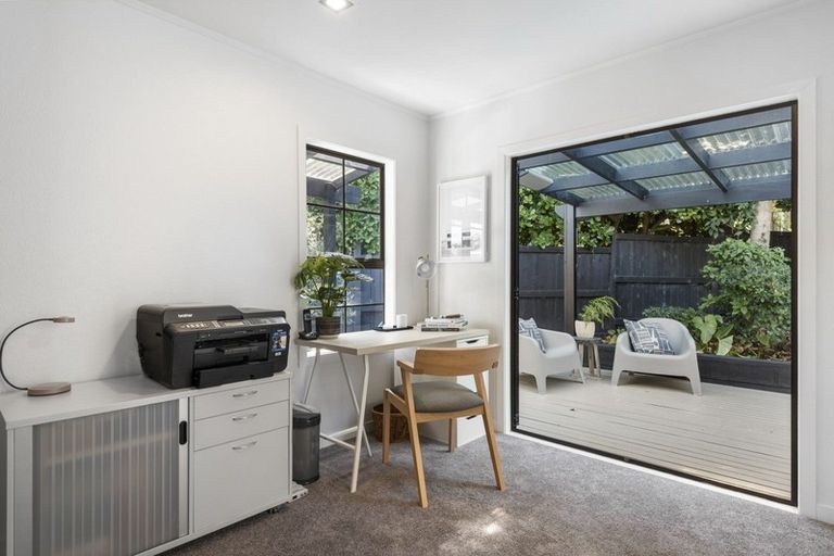 Photo of property in 8 Bellcroft Place, Belmont, Auckland, 0622