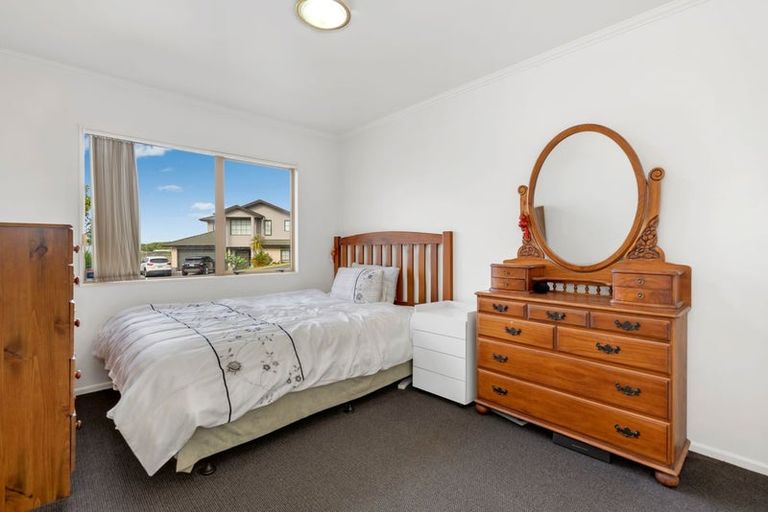 Photo of property in 3 Fairchild Avenue, Goodwood Heights, Auckland, 2105