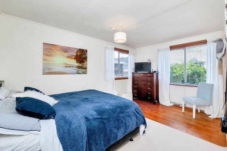 Photo of property in 23 Knights Road, Rothesay Bay, Auckland, 0630