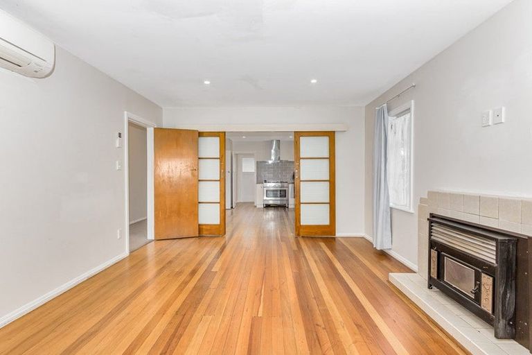 Photo of property in 21 Peel Place, Wainuiomata, Lower Hutt, 5014