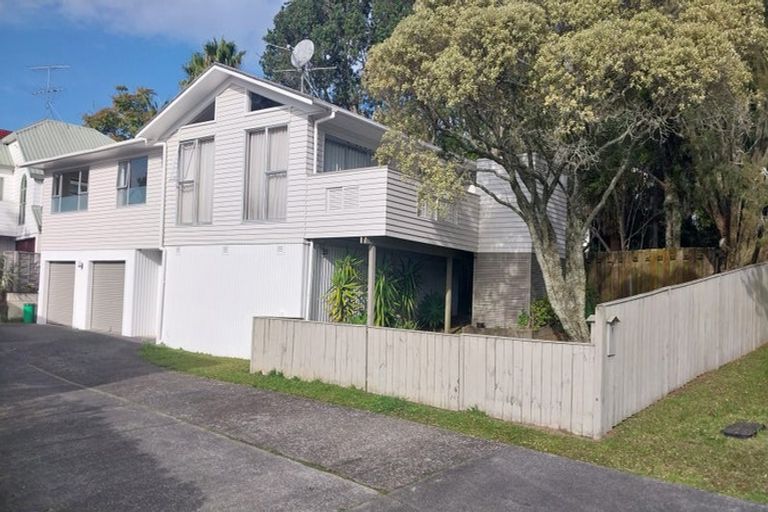 Photo of property in 1/5 Kathleen Street, Totara Vale, Auckland, 0627