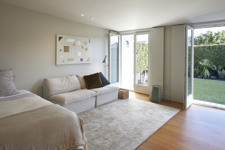 Photo of property in 13 Oxford Terrace, Devonport, Auckland, 0624