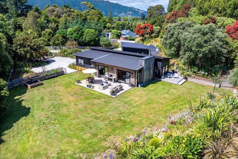 Photo of property in 27 Smithfield Road, Waikanae, 5391