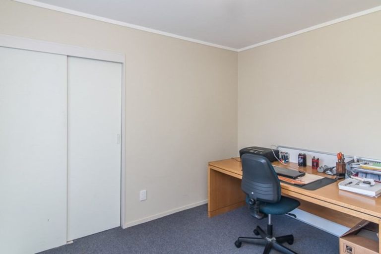 Photo of property in 5 Freyberg Crescent, Waikanae Beach, Waikanae, 5036