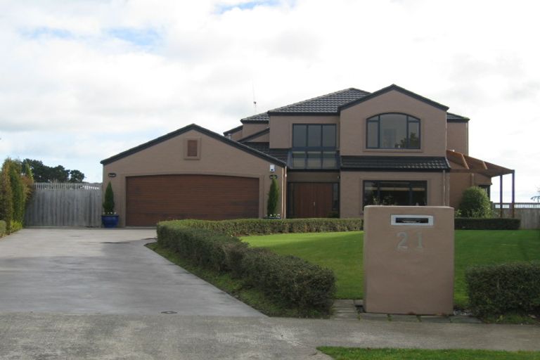 Photo of property in 21 Kilkenny Place, Fitzherbert, Palmerston North, 4410