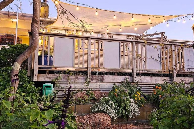 Photo of property in 7 Kawau Grove, Waikanae Beach, Waikanae, 5036