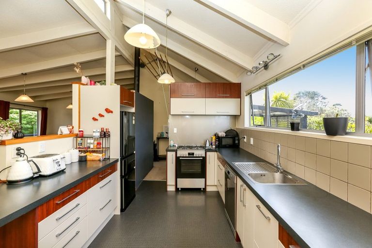 Photo of property in 4 Holloway Road, Omata, New Plymouth, 4374