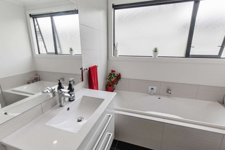 Photo of property in 79 Rosalie Terrace, Kelvin Grove, Palmerston North, 4414