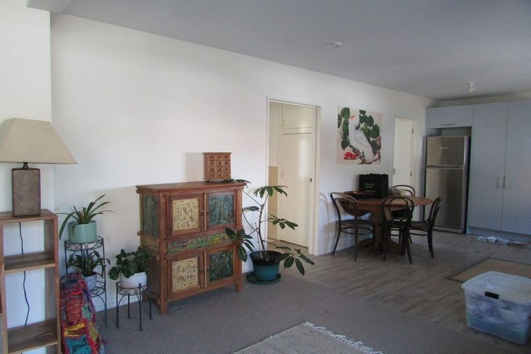 Photo of property in 2 Hawkhurst Road, Lyttelton, 8082