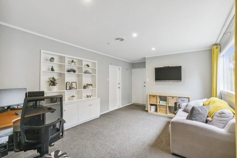 Photo of property in 22 Lucknow Terrace, Khandallah, Wellington, 6035