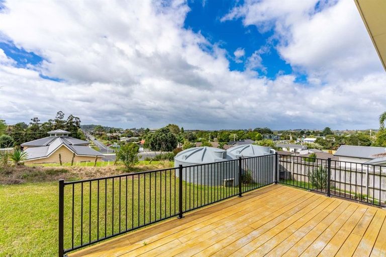 Photo of property in 10 Weka Street, Mangawhai, 0505