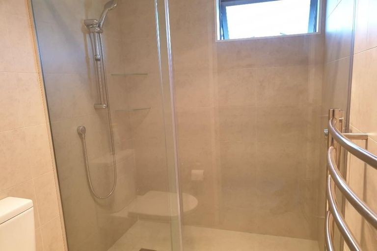 Photo of property in 5 Kelmore Place, Schnapper Rock, Auckland, 0632