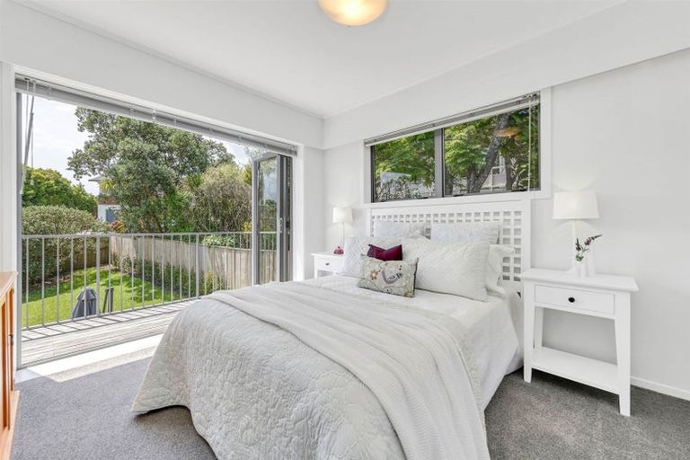 Photo of property in 5 Liston Crescent, Cockle Bay, Auckland, 2014