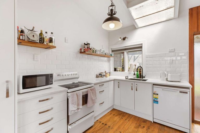 Photo of property in 2/199 Titirangi Road, Titirangi, Auckland, 0604