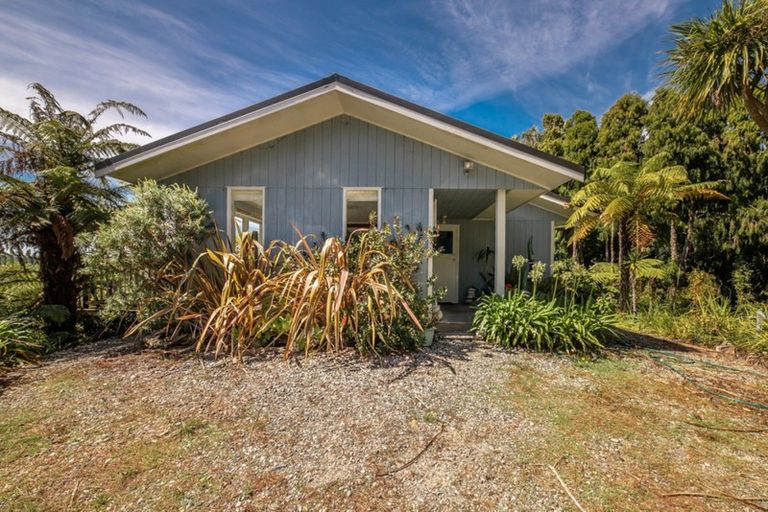 Photo of property in 17 Fairburn Place, Charleston, Cape Foulwind, 7892