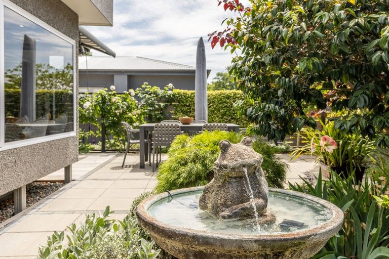 Photo of property in 2a Busby Hill, Havelock North, 4130