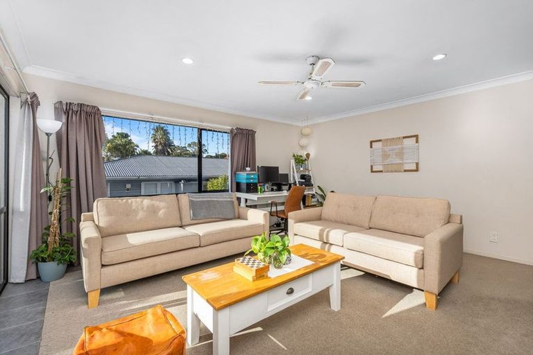 Photo of property in 41 Newington Road, Henderson, Auckland, 0612