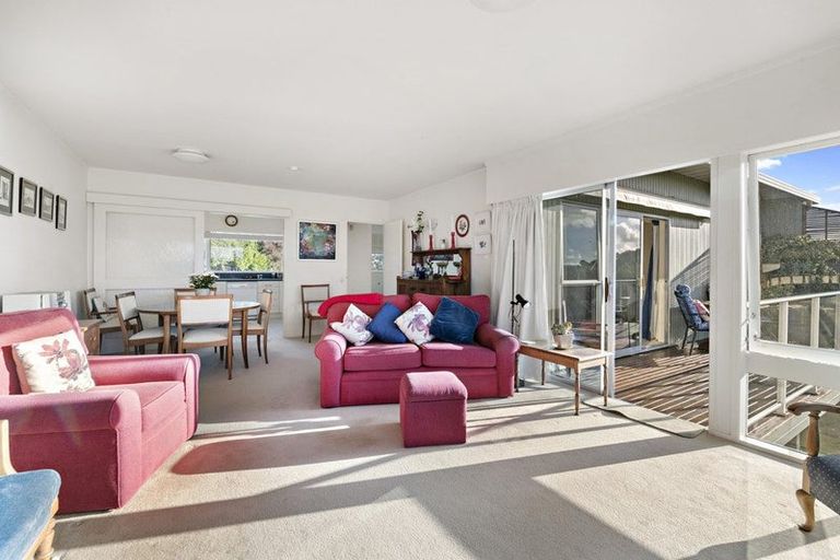 Photo of property in 1/47 Eastcliffe Road, Castor Bay, Auckland, 0620