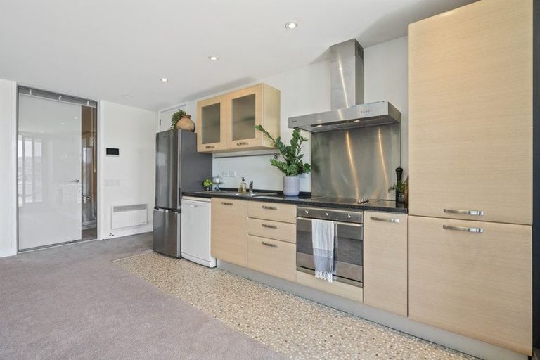 Photo of property in Shelley Bay Terraces, 2/61 Maupuia Road, Maupuia, Wellington, 6022