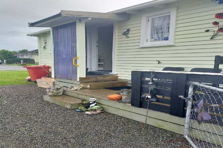 Photo of property in 1 Colonel Place, Featherston, 5710