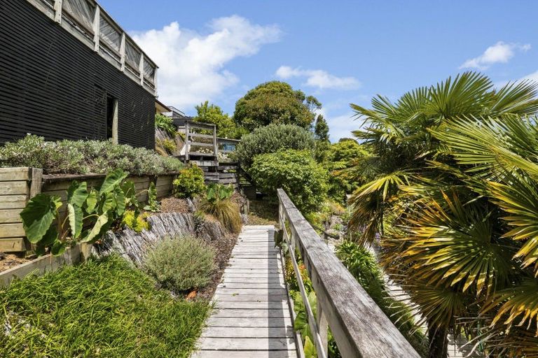 Photo of property in 203 Heta Road, Merrilands, New Plymouth, 4312