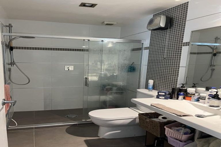 Photo of property in 17 Mansion Court, West Harbour, Auckland, 0618