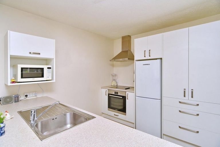 Photo of property in 2/7 Cassidy Place, Belfast, Christchurch, 8051