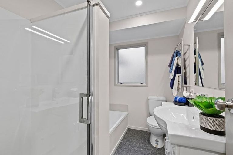 Photo of property in 9 Ohira Place, Henderson, Auckland, 0612