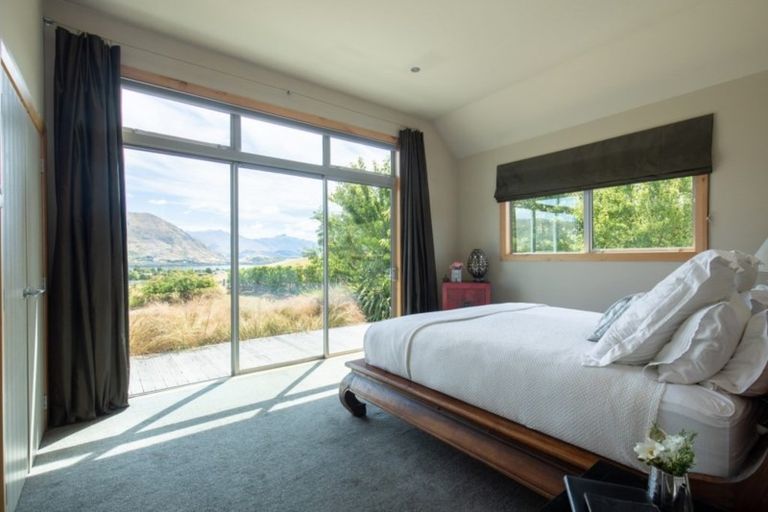 Photo of property in 1 Peak View Ridge, Wanaka, 9305
