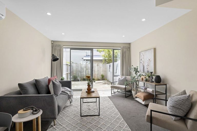 Photo of property in 9/2 Stone Street, Miramar, Wellington, 6022