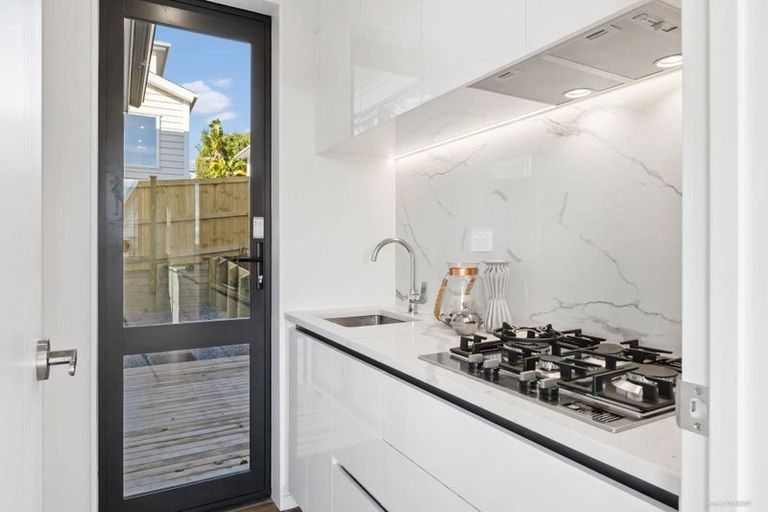 Photo of property in 142c Luckens Road, West Harbour, Auckland, 0618