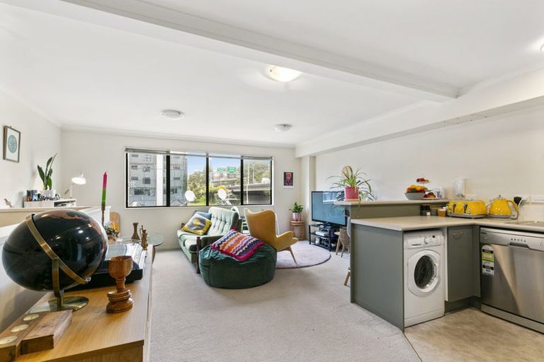 Photo of property in 83g Hill Street, Thorndon, Wellington, 6011