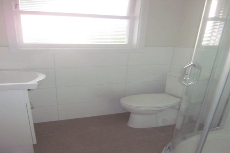 Photo of property in 458 Glenfield Road, Glenfield, Auckland, 0629