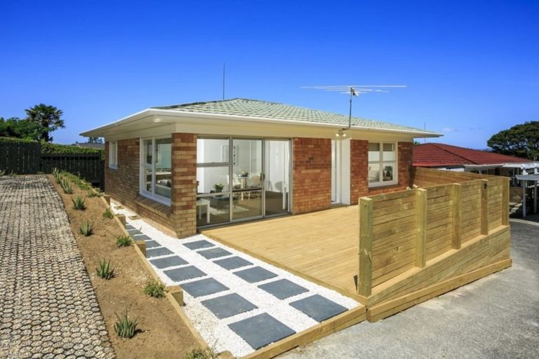 Photo of property in 1/9 Brunton Place, Glenfield, Auckland, 0629